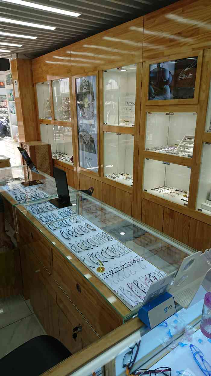 好视力眼镜(政通路店)-"又来配了付眼镜,还是选择了这家店.政通路.