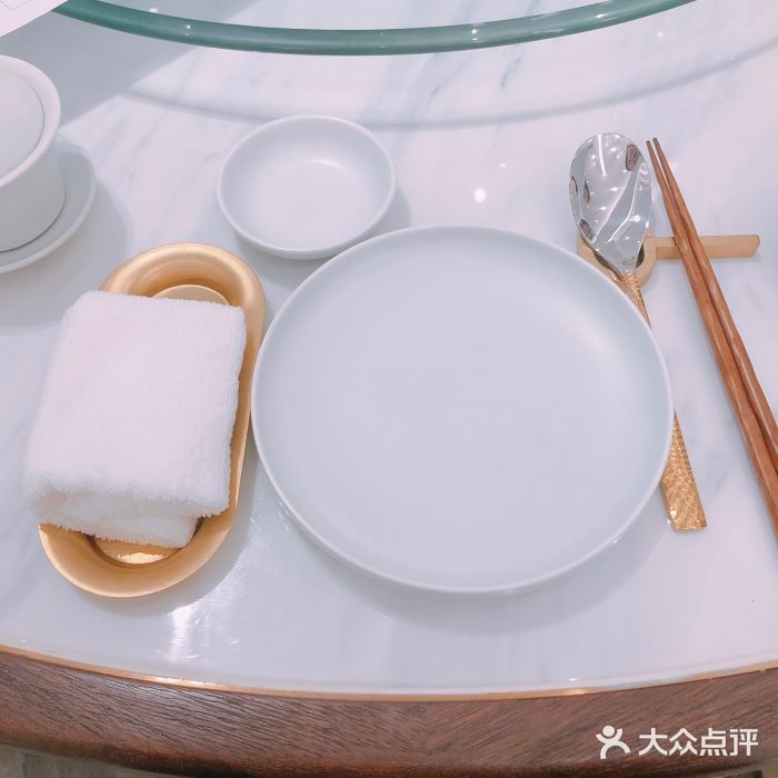 喜鼎海胆水饺(平安金融中心店)餐具摆设图片