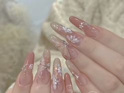 -安吉拉·纤纤玉指美甲美睫创意中心