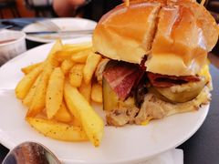培根奶酪汉堡-瑞食酒馆 La Taverne Suisse