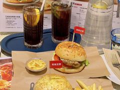-必胜客(WOW中心城店)