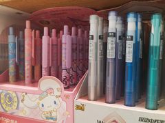 -名创优品(北京新中关购物中心地铁层店)