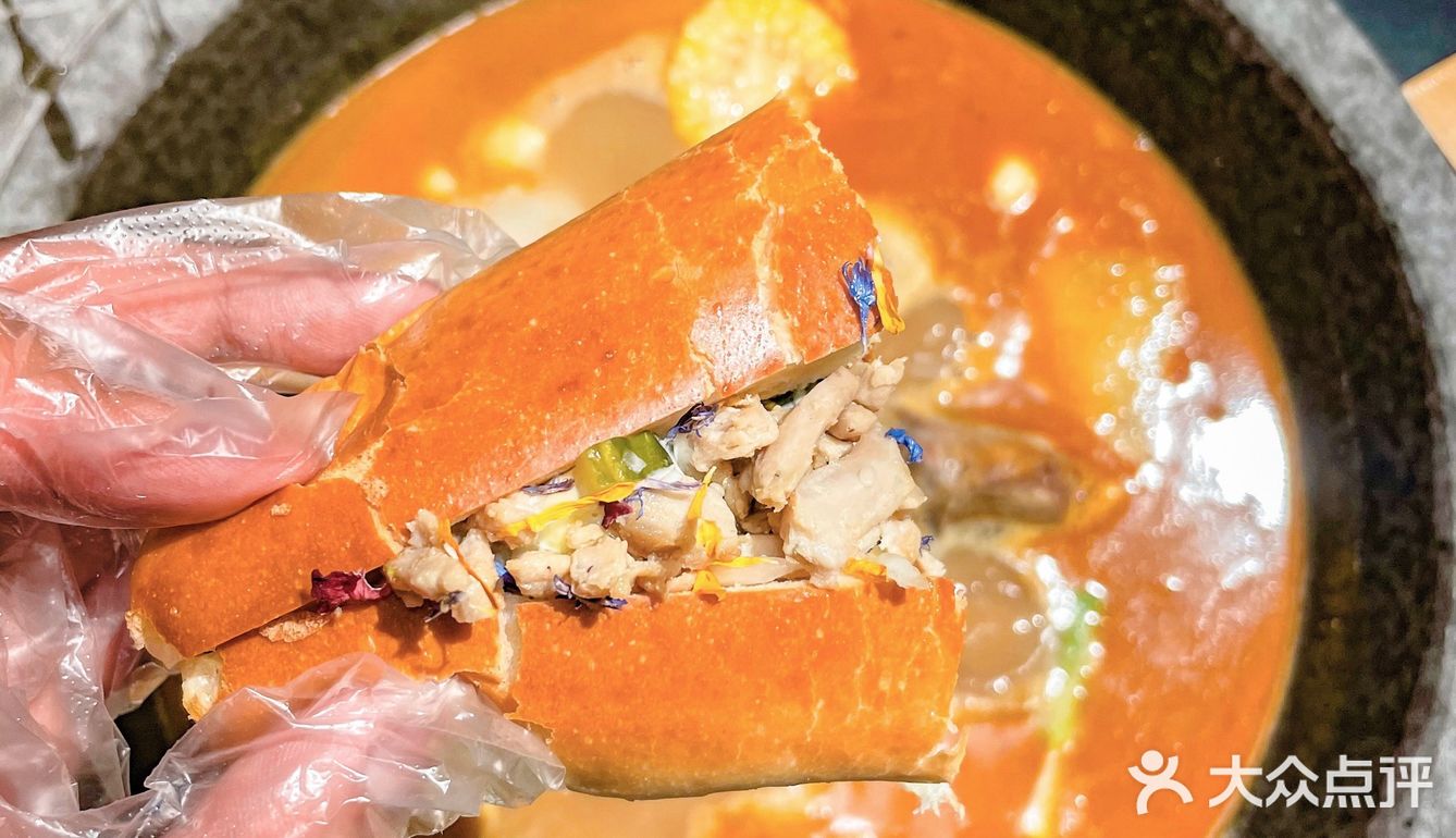 答应我，新年一定要带小朋友来吃的面包🐔