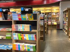 -新华书店(保利水城店)