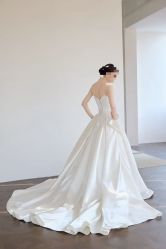 -拉瑞娜LaReine婚纱礼服高级定制