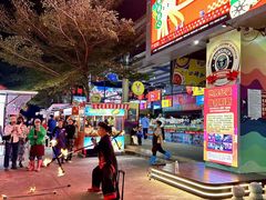 -三亚火车头万人海鲜广场