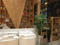 -新华里咖啡书吧(新华书店小寨店)