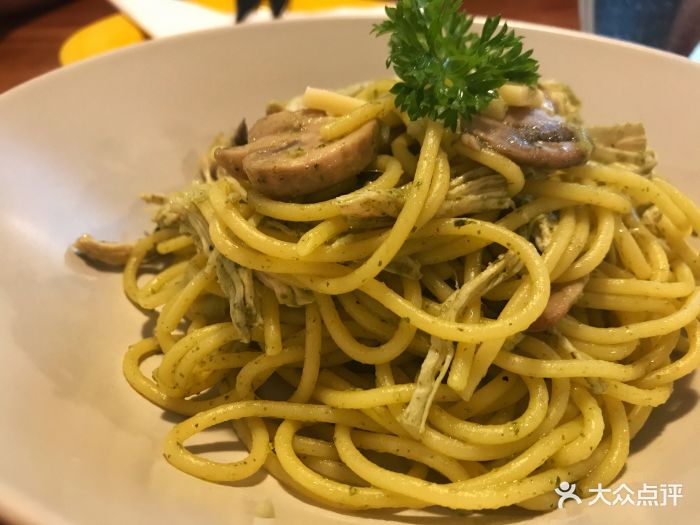 罗勒蘑菇鸡肉意面