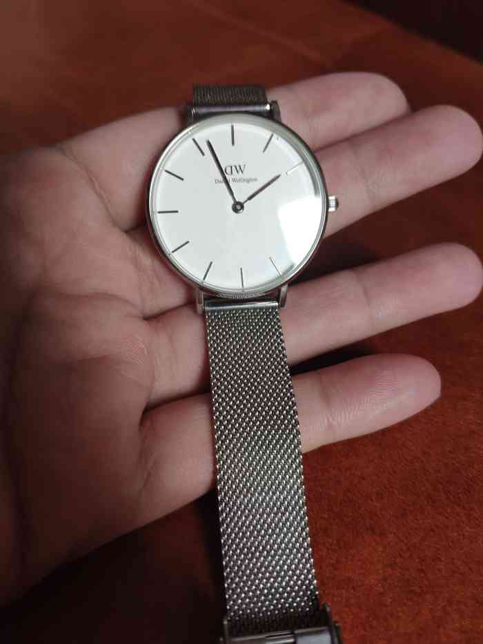 daniel wellington(群光广场店"不晓得这的柜姐咋回事哈,不洗表就不