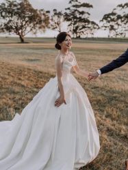 -LOVE SHINE婚纱·红鼎庄龙凤褂·妈妈装定制