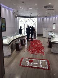 -六福珠寶(巴黎春天五角场店)