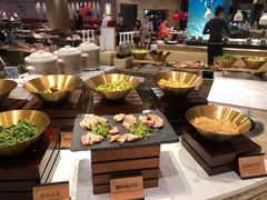 自助取餐区-咖啡苑自助餐厅·中国大饭店