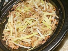 生焗韭黄黄金针菇（不辣）-佬麻雀·新湘菜(东方宝泰店)