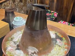 -果松木炭酸菜铜火锅·外婆参鸡汤