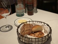 面包-Wolfgang’s Steakhouse 沃夫冈牛排馆(上海白玉兰广场店)