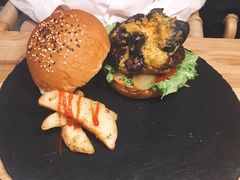 -HIGH FIVE哈福手工汉堡(桂林路店)