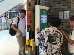 等位区-麦当劳(龙湖北京大兴天街店)