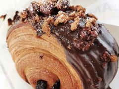 法式巧克力焦糖榛子牛角包-B&C黄油与面包·THE GARDEN BAKERY概念店(世纪汇店)