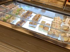 面包甜点陈列柜-面包新语(滨湖万达店)