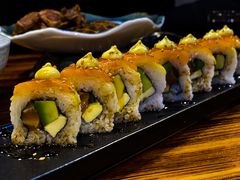 三文鱼芒果牛油果寿司卷-平川日本料理