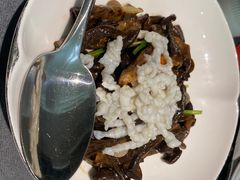 豚丝炒鹿茸菌-沈灶河豚宴·河豚融合餐厅(汉中路店)