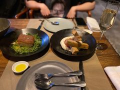 牛肝菌裹三文鱼-Carbon莫卡哆·意大利复古集市餐厅(杭州大厦店)