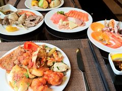 -大中华希尔顿酒店-念自助餐·嗨啤·小龙虾