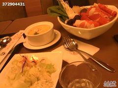 招牌泡菜锅之涮品+玉米浓汤+蔬菜沙拉-3皇3家复合式餐厅(民乐园万达店)