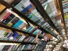 -钟书阁(珍园店)