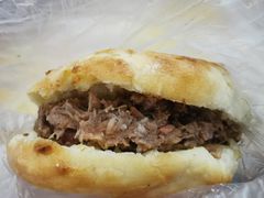 烧饼夹牛肉-老西关黄老太牛肉烧饼