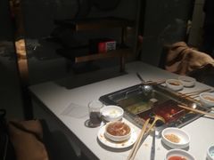 -海底捞火锅鲜切牛肉主题店(长寿路店)