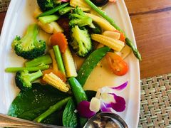 -Chom Cafe and Restaurant