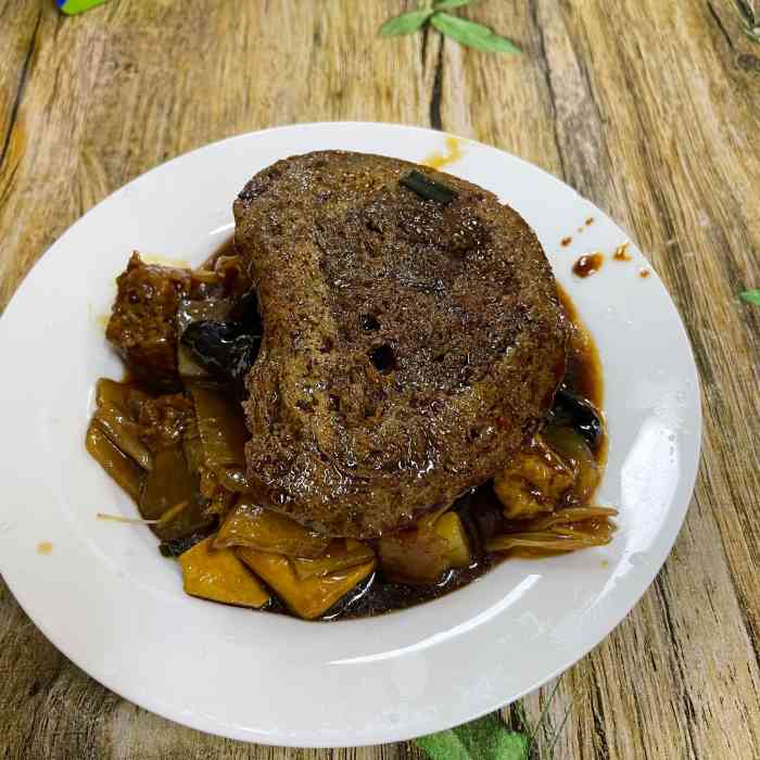 小桃园餐厅-"有很好吃的大排.中午生意非常好,基本上坐.