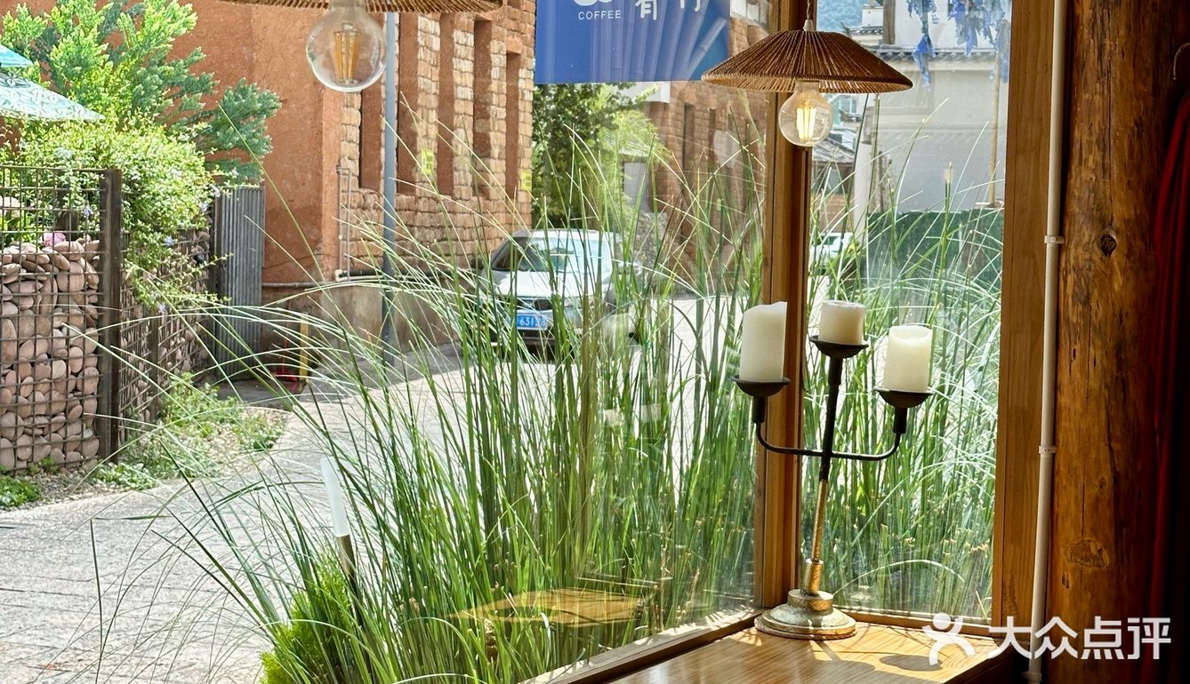 这就是当代年轻人到任何一个地方都要找一个美美的咖啡馆！