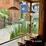 这就是当代年轻人到任何一个地方都要找一个美美的咖啡馆！