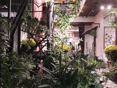 -Cuc Gach Quan Restaurant