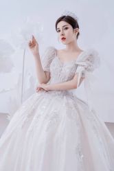 -予白婚纱礼服馆