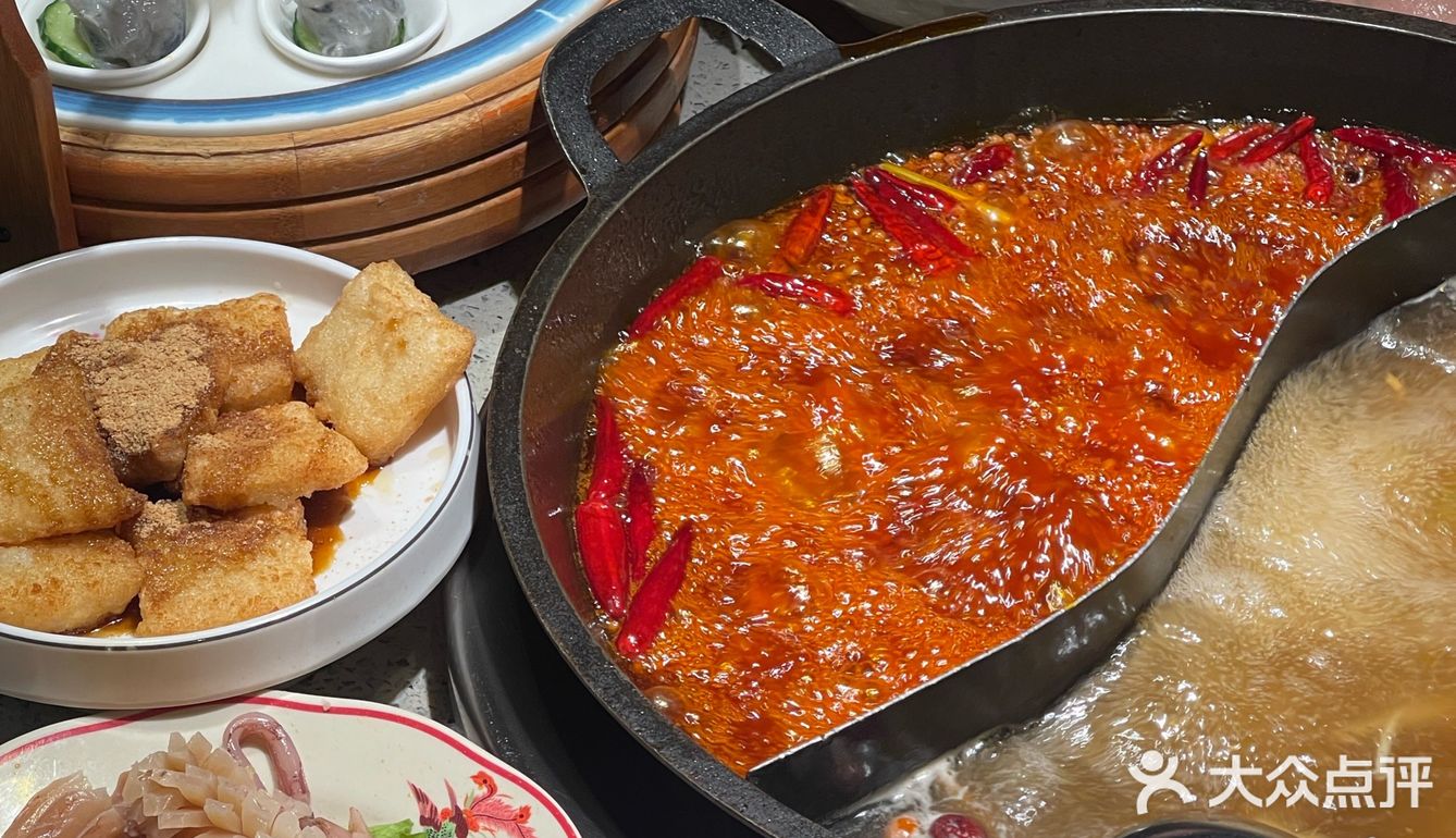 来重庆吃的第一顿火锅!