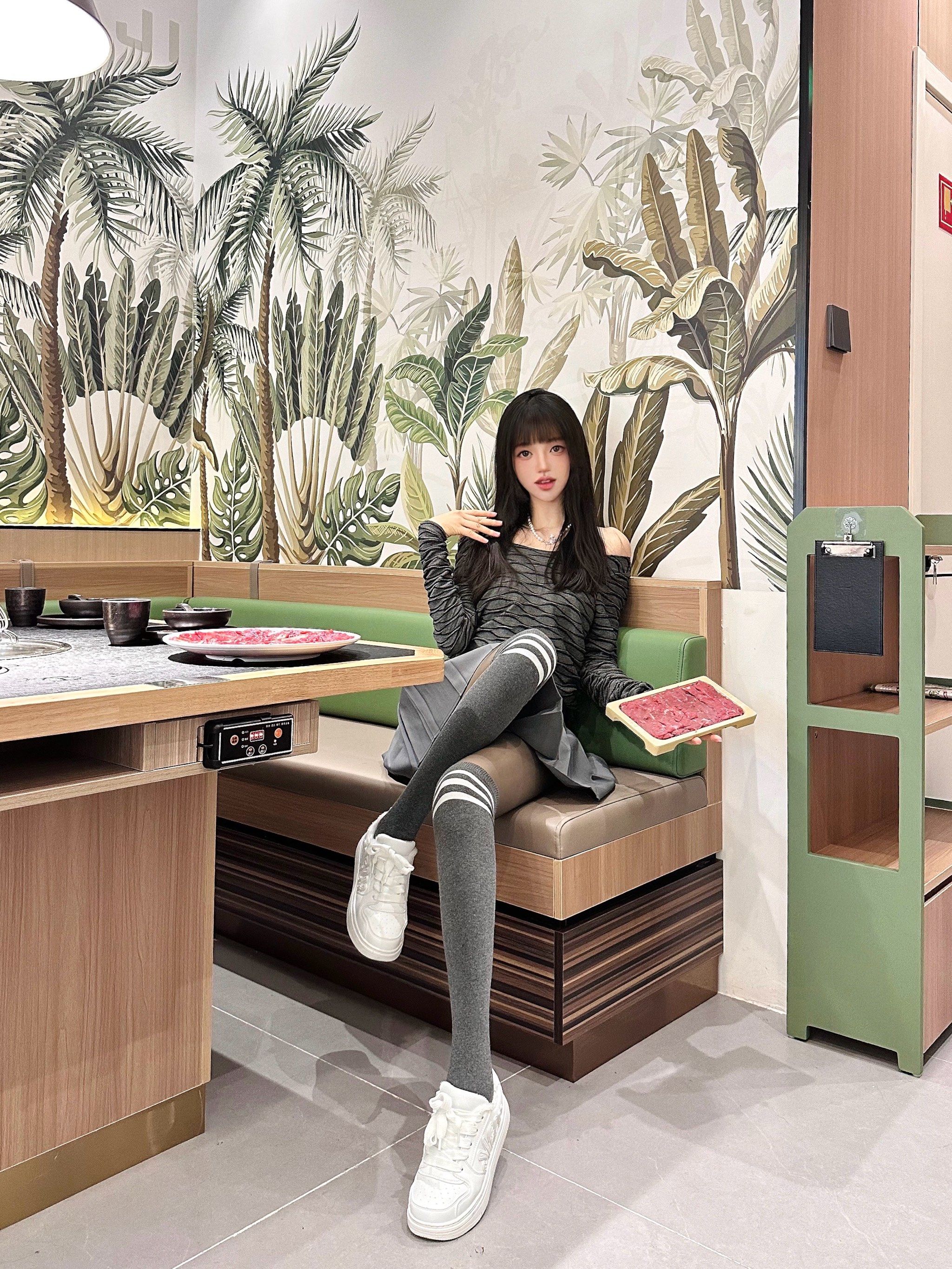 现实中根本没人喜欢过过膝袜