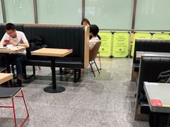 大堂-麦当劳(北京大兴机场二层国内到达(安检外)店)