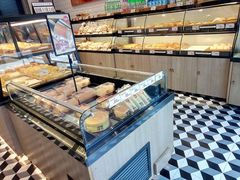 面包甜点陈列柜-皇后饼店(财富广场店)