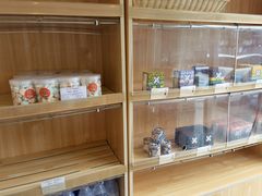 面包甜点陈列柜-老梦面包 CHEZMOREL(三源里店)