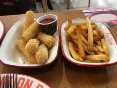 -Tube station站点比萨(王府井百货店)