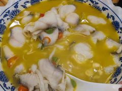 酸汤鱼片-龙泽园私房菜·地道南京味 ·招牌大鱼头(油坊桥店)