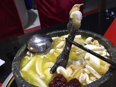 -南渝食府.墨脱石锅松茸鸡