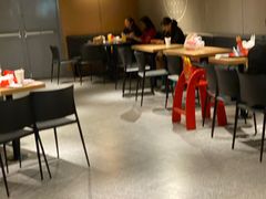 大堂-麦当劳(中山公园龙之梦店)