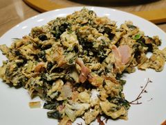 香椿大蛤炒鸡蛋-小船渔村•大连菜•大连焖鱼(黄河路店)