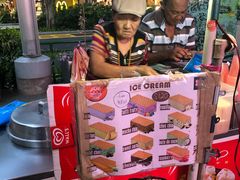 -詹爷爷乌节路街头冰淇淋
