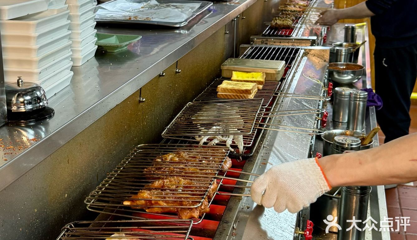 大连坠有特色的海鲜烧烤~有趣又好吃！！