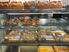 面包甜点陈列柜-可颂坊(凉城店)